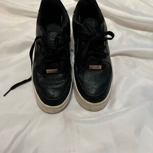 women’s low air force  1 Black Sneakers, size 7(38)